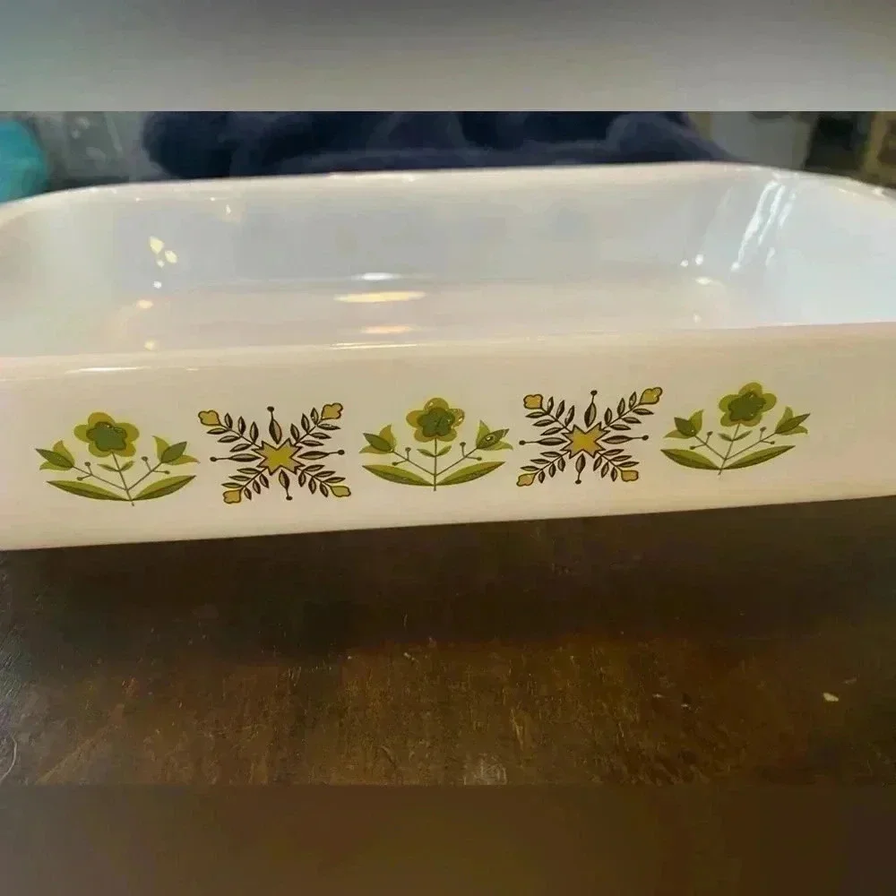 Fire King Green Meadow Pattern 432‎ Milk Glass 1.5 Qt Baking Casserole Dish